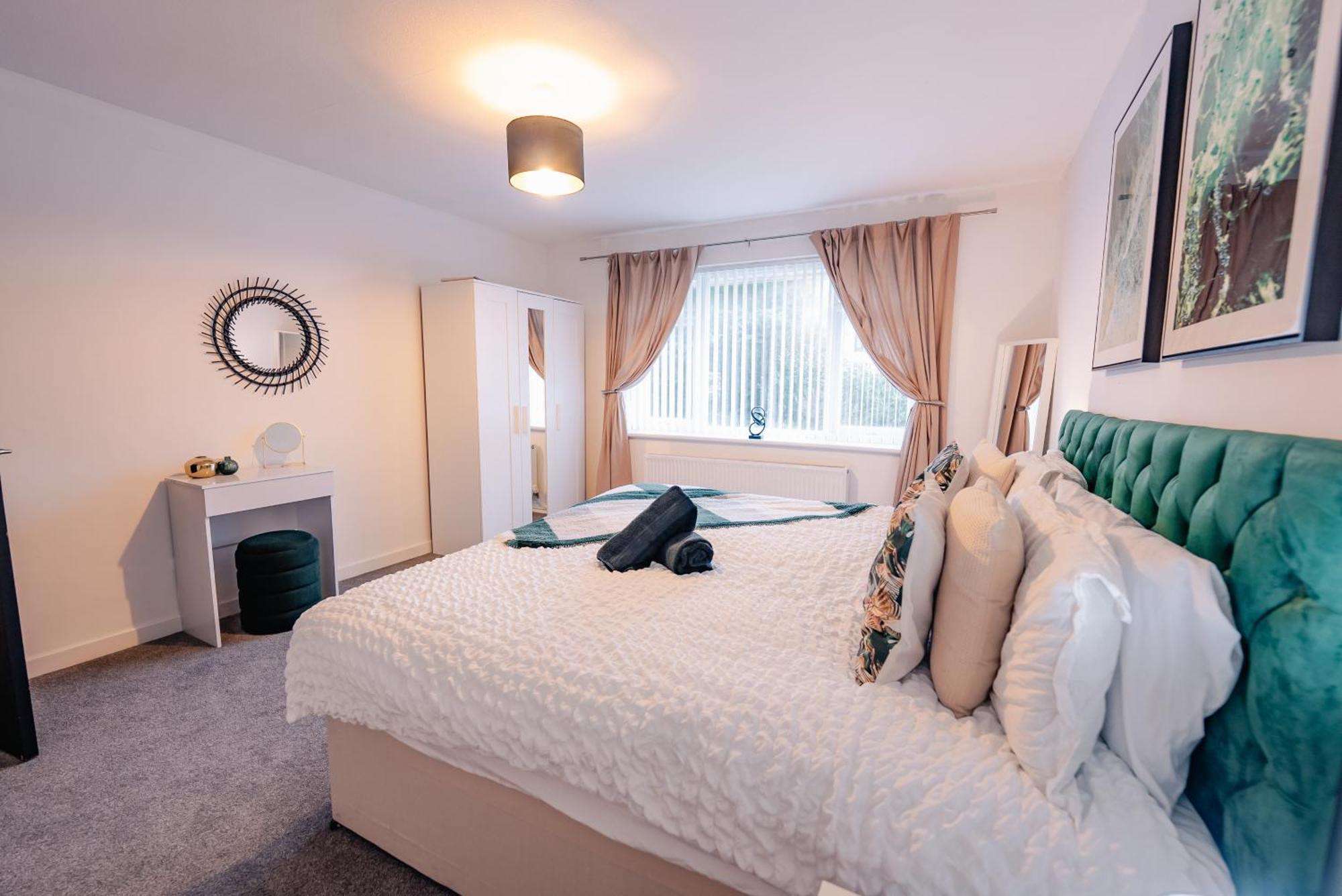 Apartment 7 Beds - Spacious - Free Parking Cardiff