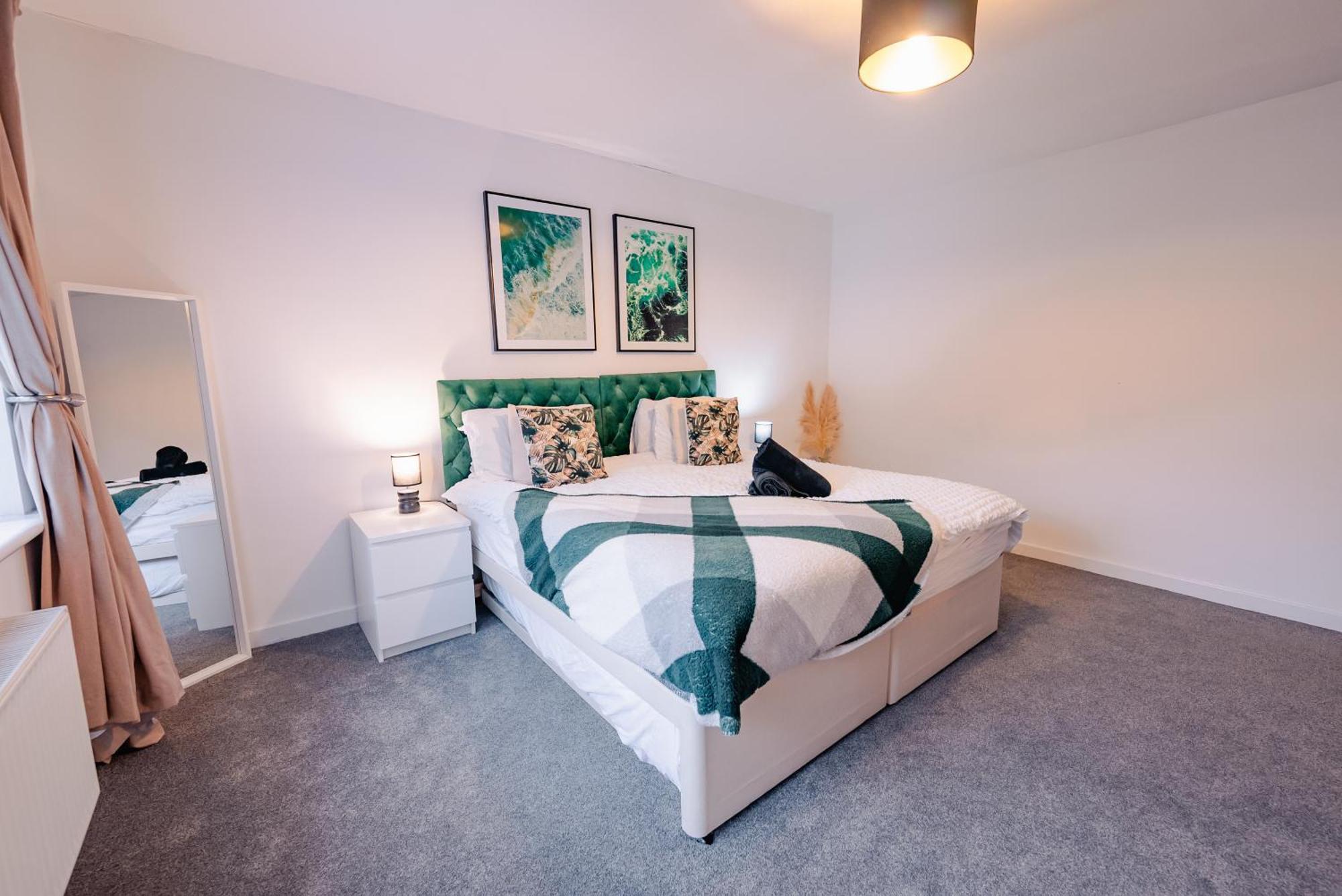 Apartment 7 Beds - Spacious - Free Parking *