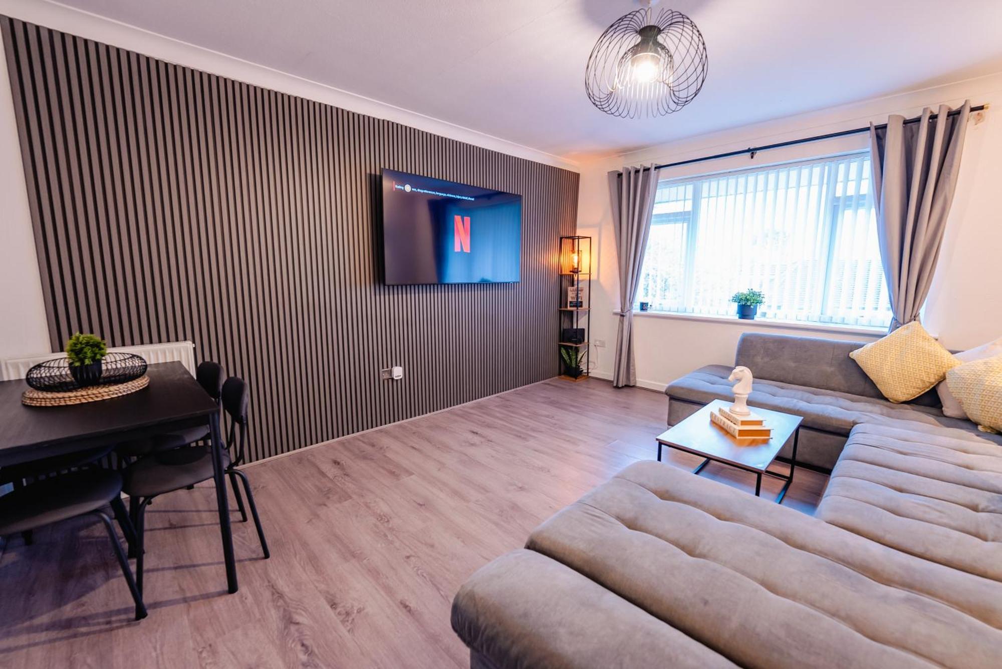 7 Beds - Spacious - Free Parking Apartment Cardiff