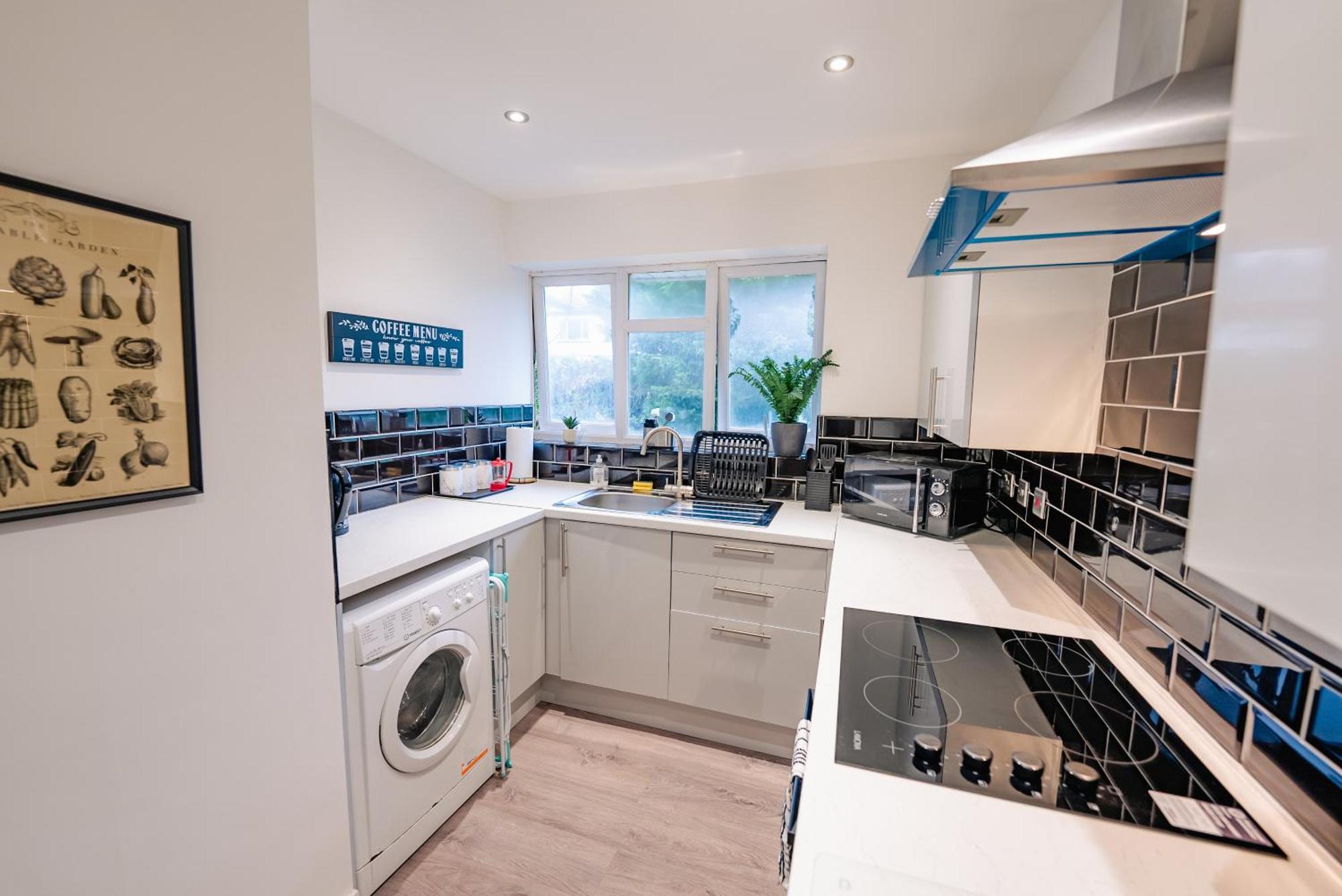 7 Beds - Spacious - Free Parking * Cardiff