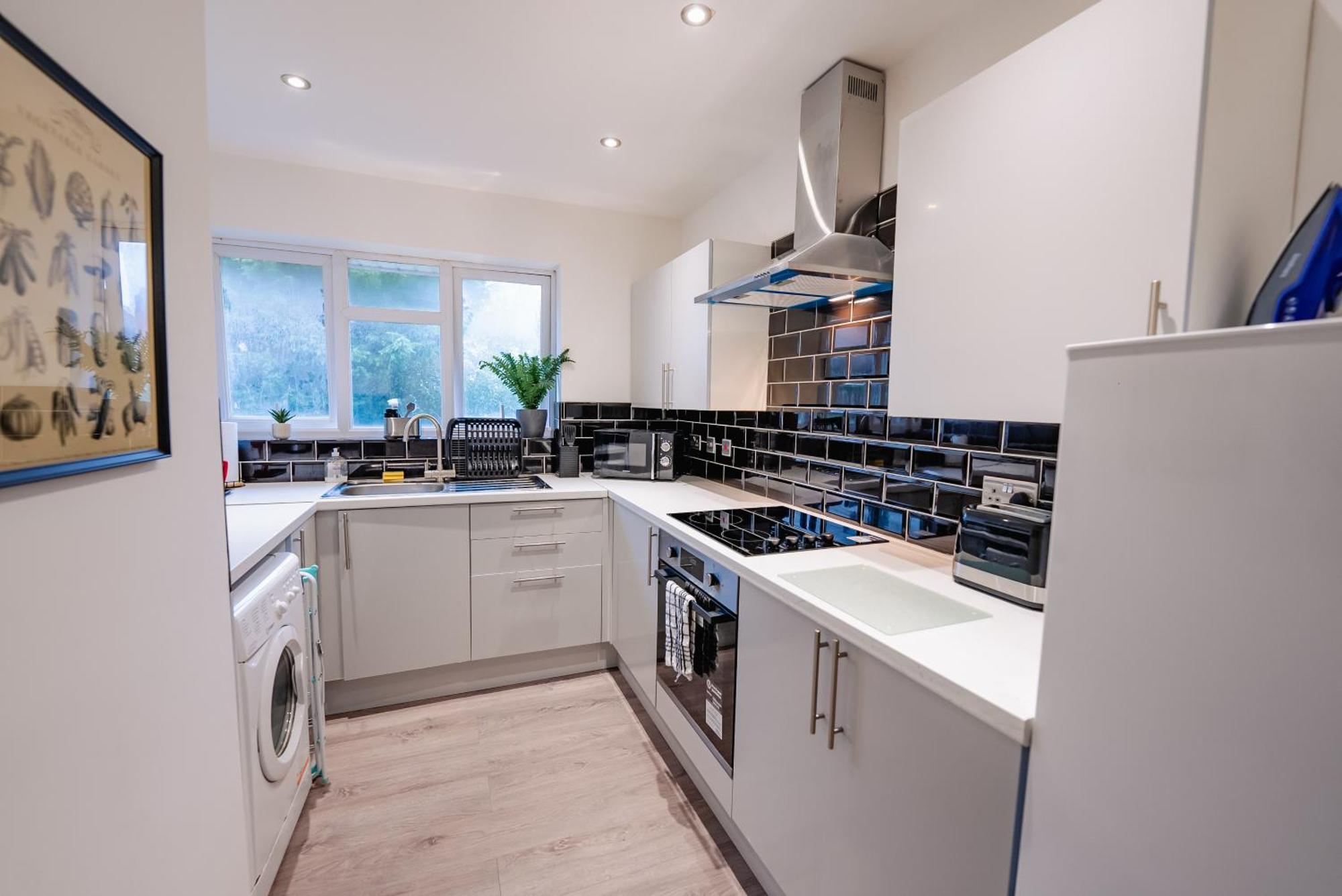 Apartment 7 Beds - Spacious - Free Parking *