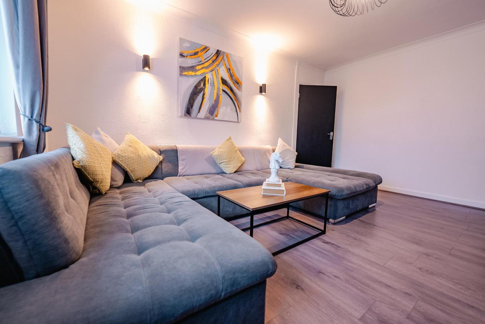 7 Beds - Spacious - Free Parking Cardiff