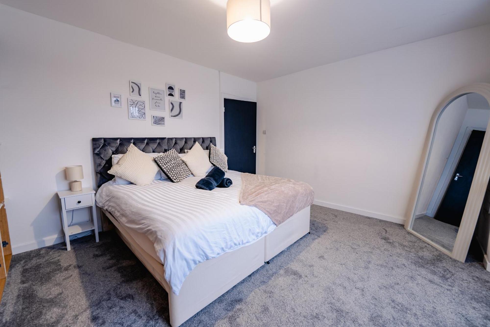 7 Beds - Spacious - Free Parking * Cardiff