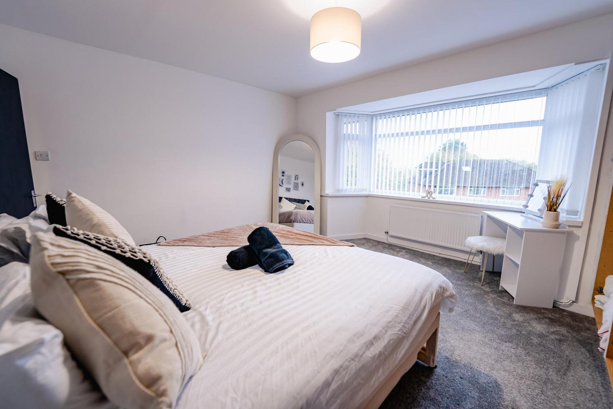 Apartment 7 Beds - Spacious - Free Parking Cardiff